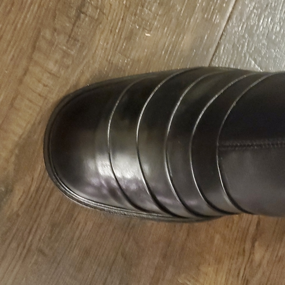 Boots - Picture 4 of 8
